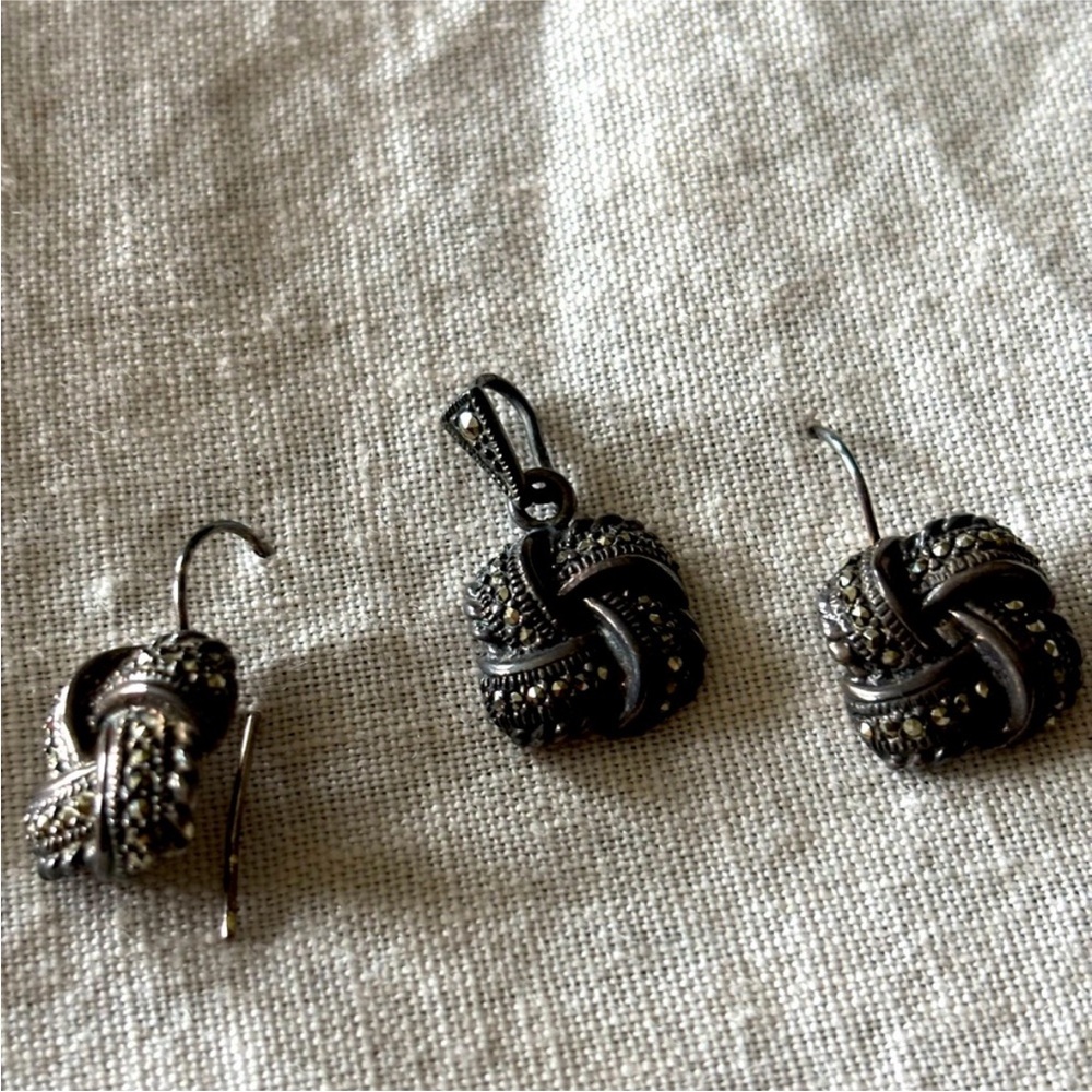 Vintage Elegant Silver Knot Earrings / pendant set